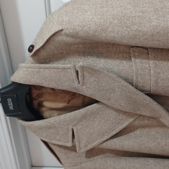 Elegant Tan Double-Breasted Trench Coat - Picture 6 of 12